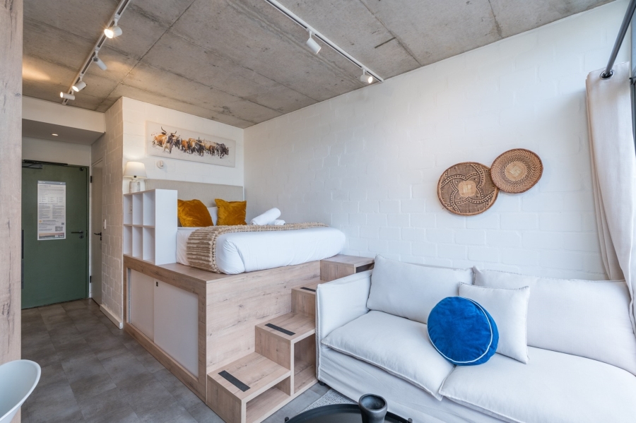 1 Bedroom Property for Sale in Sea Point Western Cape